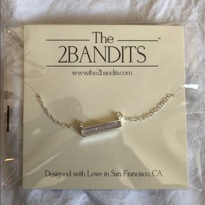 The 2Bandits bar necklace